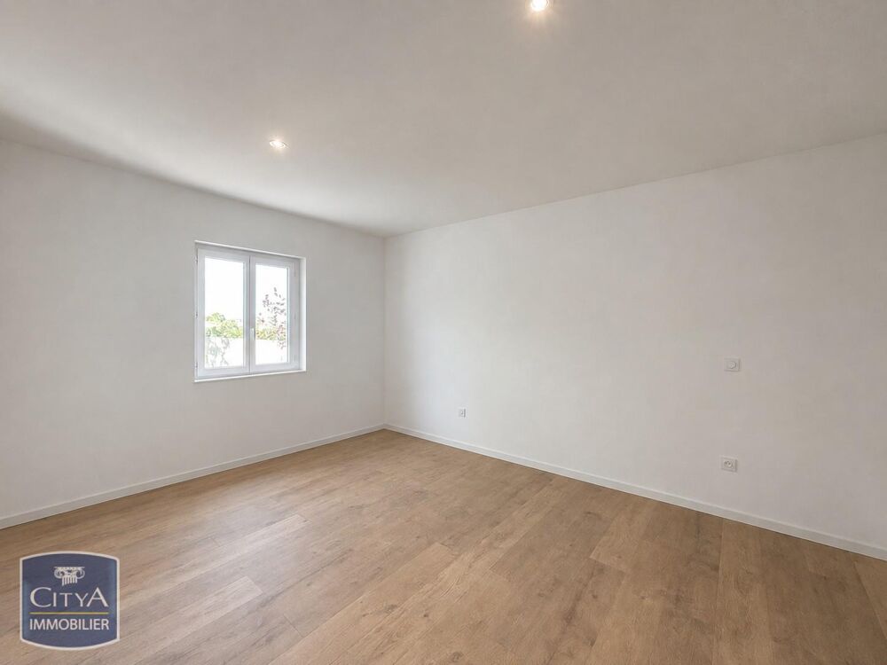 COUTRAS - T3 REFAIT A NEUF AVEC JARDIN de 600 m² ! Venez....