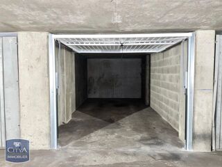  Parking / Garage à louer 