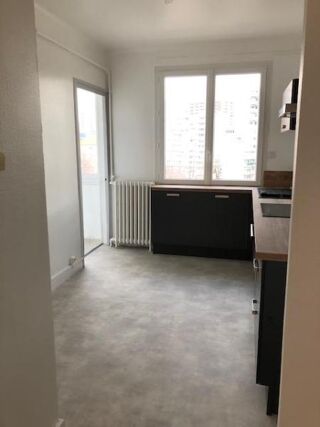  Appartement à louer 3 pièces 82 m²