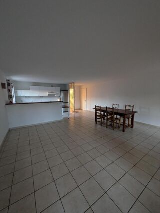  Appartement à louer 3 pièces 80 m²