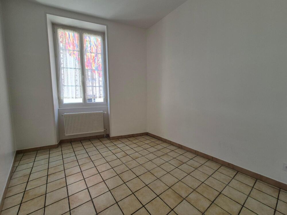Appartement T2 situé 3, rue Dufour, comprenant ; une ent....