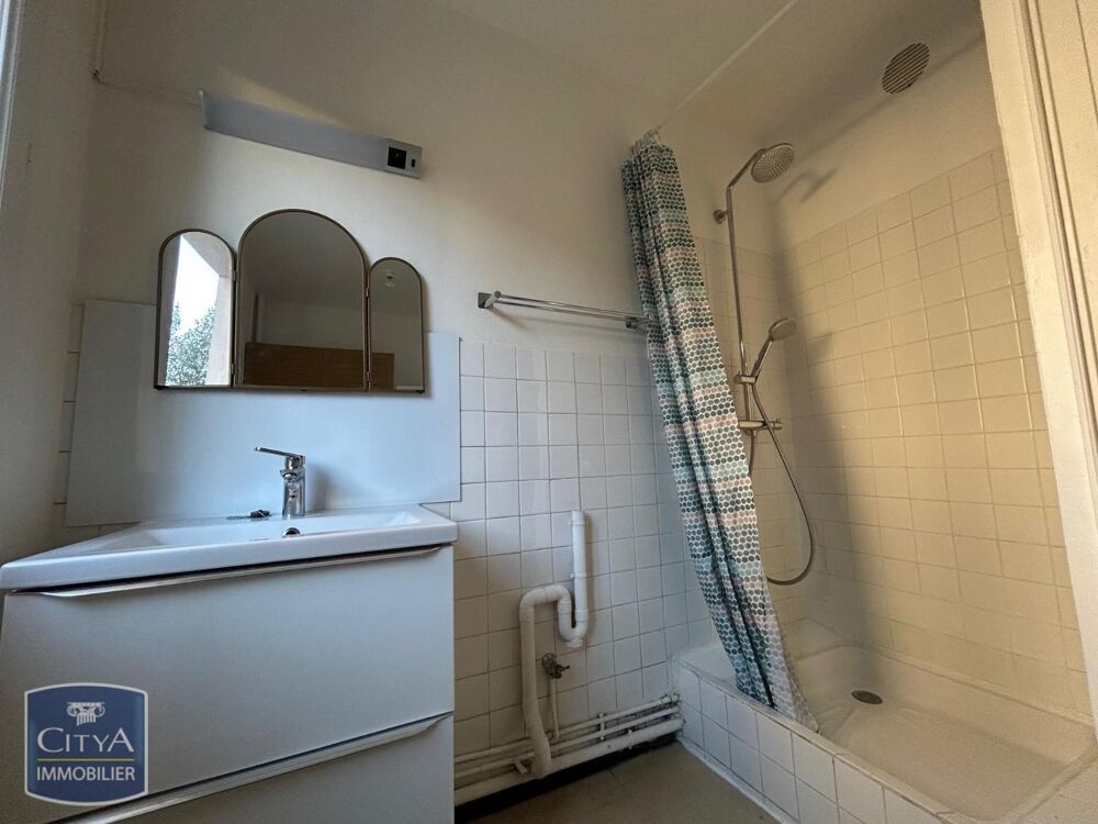 Centre Ville - À LOUER : Appartement T1 situé à Niort, d....
