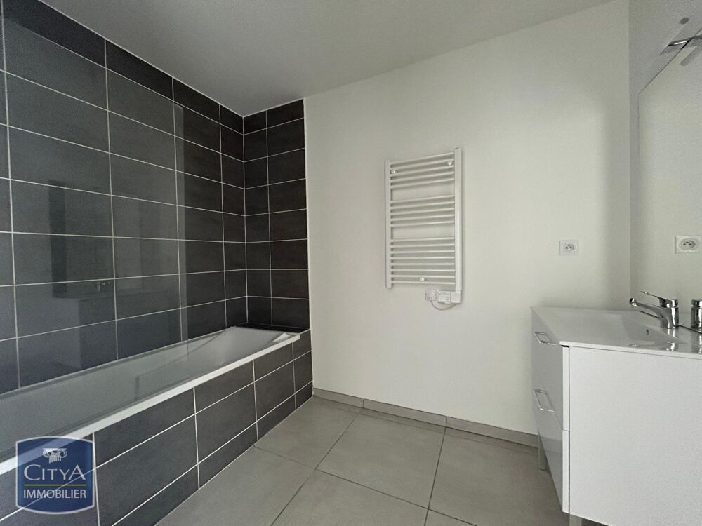 À LOUER : Appartement récent T3 situé à Carpentras. Ce b....