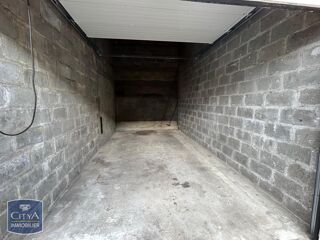  Parking / Garage à louer 