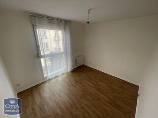  Appartement à louer 3 pièces 81 m²