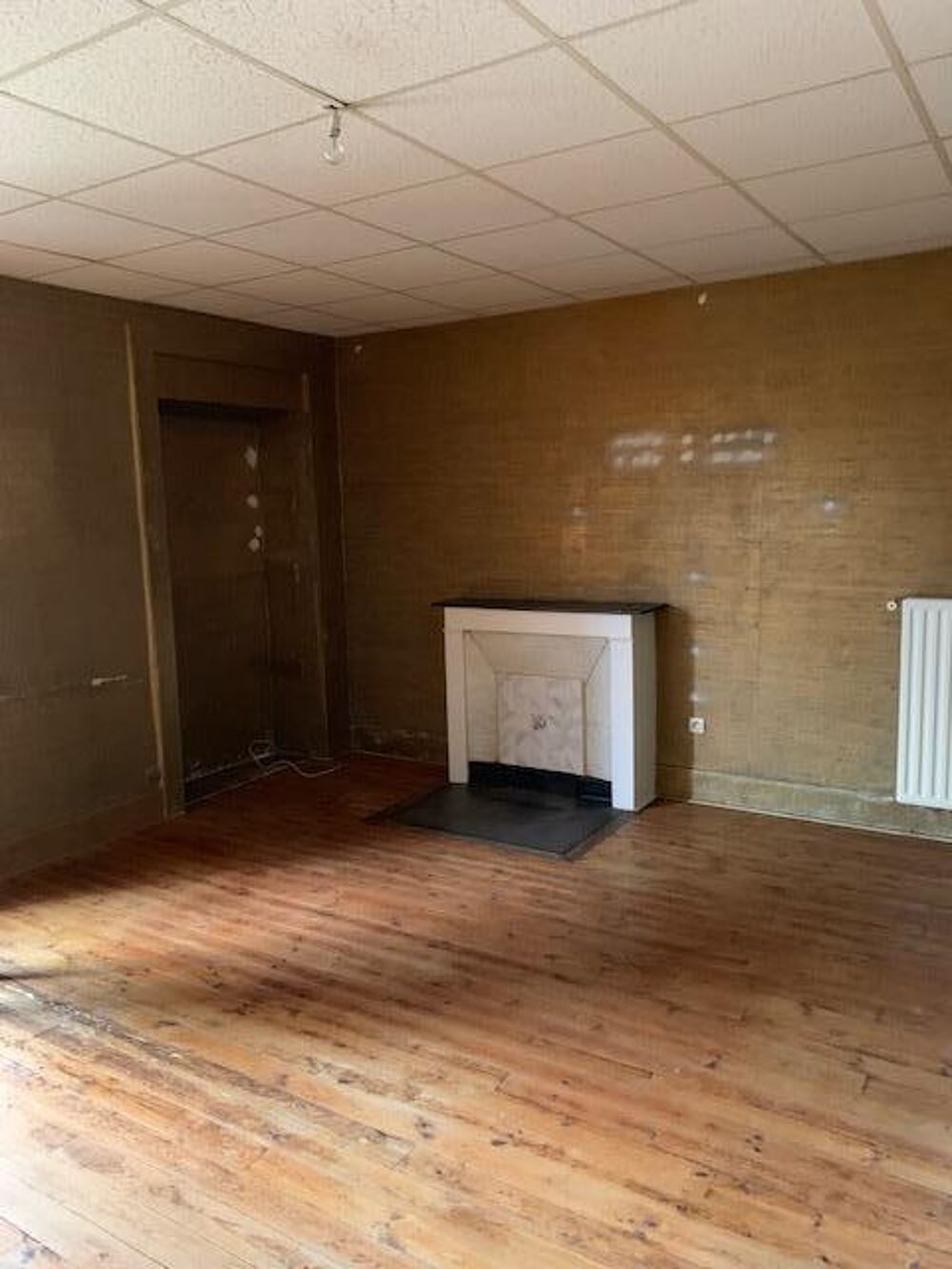 15, Rue Robespierre-UNIEUX- Appartement F3 au 1er étage ....