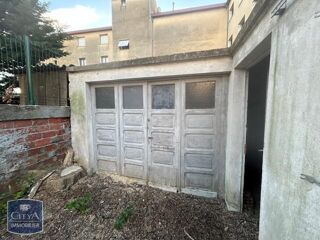  Parking / Garage à louer 