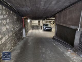  Parking / Garage à louer 