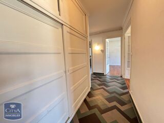  Appartement à louer 3 pièces 77 m²
