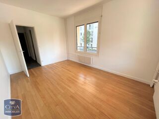  Appartement à louer 5 pièces 107 m²