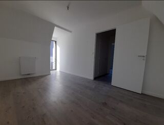  Appartement à louer 4 pièces 83 m²