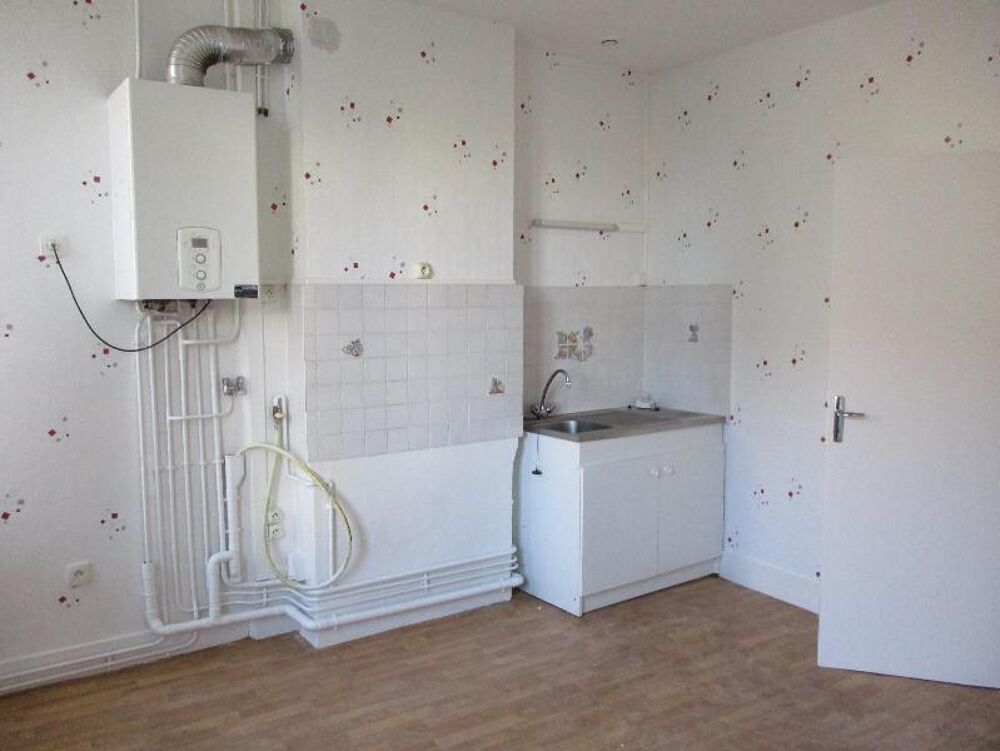 3, Rue Carnot - ST. GENEST LERPT. Appartement F3 au 1er ....