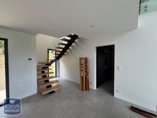  Maison à louer 5 pièces 218 m²