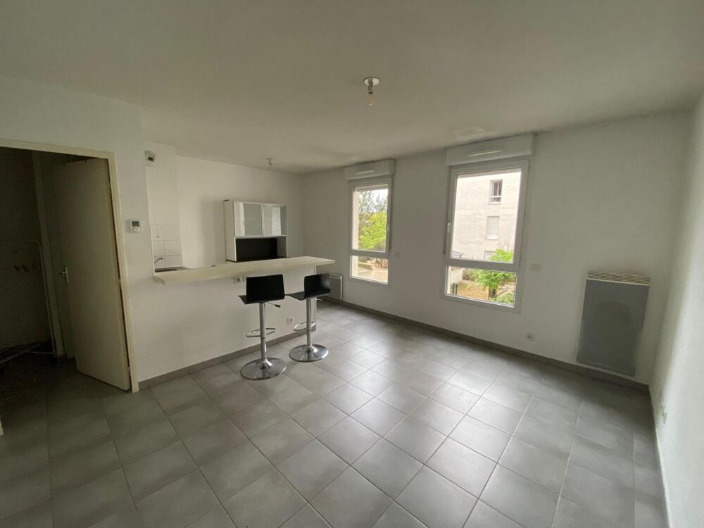 location Appartement - 1 pi�ce(s) - 30 m� D�cines-Charpieu (69150)