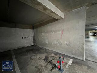  Parking / Garage à louer 