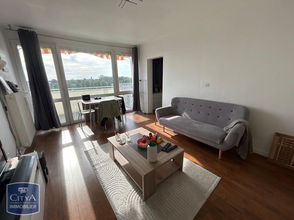 APPARTEMENT T2 AU 8EME ÉTAGE AVEC BALCON En location : d....