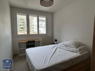  Appartement à louer 5 pièces 82 m²