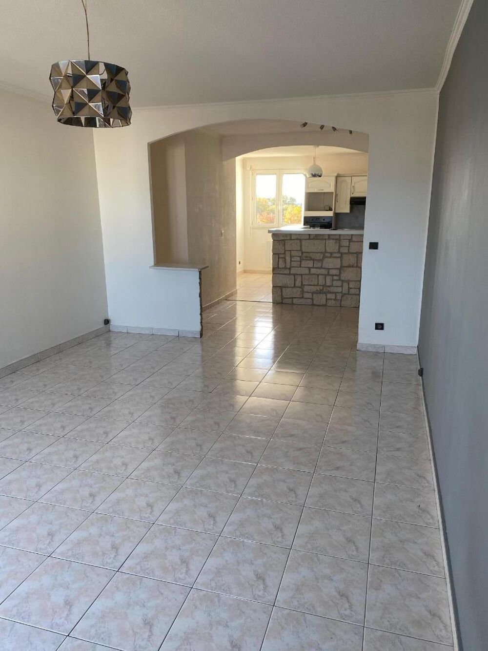 location Appartement - 3 pièce(s) - 71 m² Décines-Charpieu (69150)