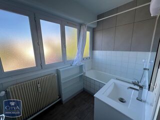  Appartement à louer 4 pièces 82 m²