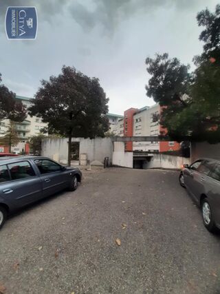 Parking / Garage à louer 