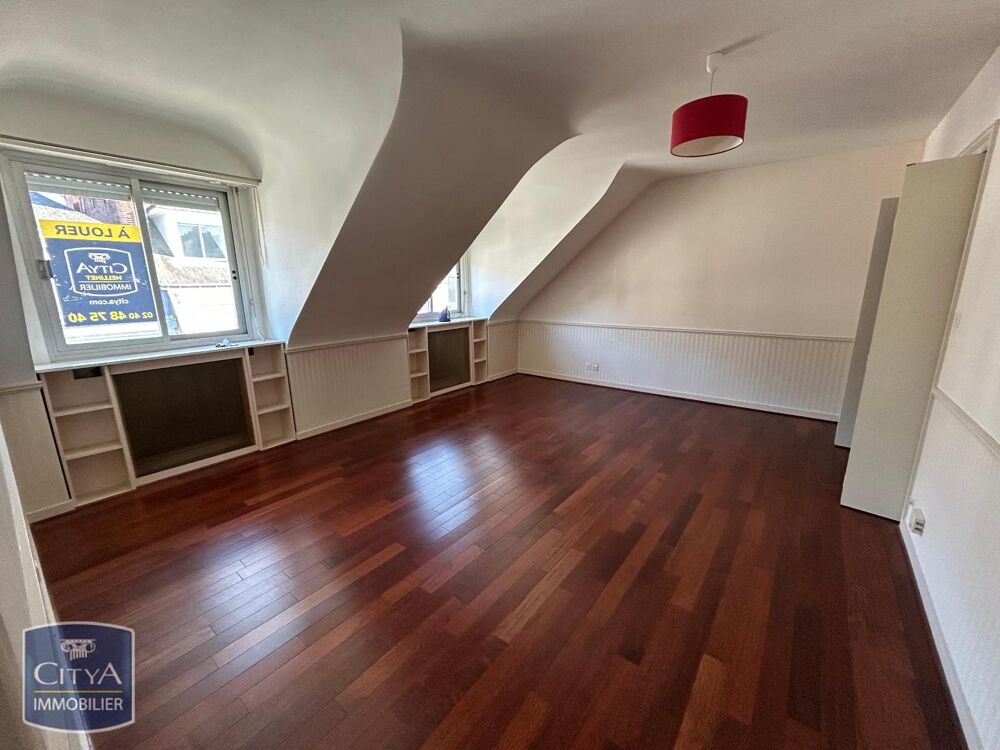 14 Juillet - À LOUER : Appartement T2 au dernier étage, ....