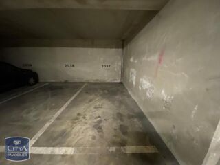  Parking / Garage à louer 