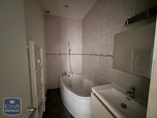  Appartement à louer 6 pièces 169 m²