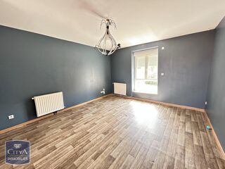 Appartement à louer 4 pièces 77 m²