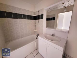  Appartement à louer 3 pièces 65 m²