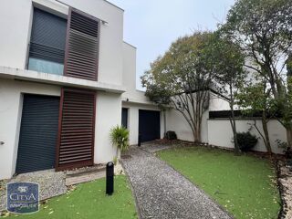  Appartement à louer 4 pièces 116 m²