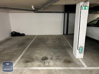  Parking / Garage à louer 