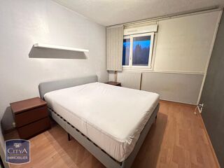  Appartement à louer 5 pièces 94 m²