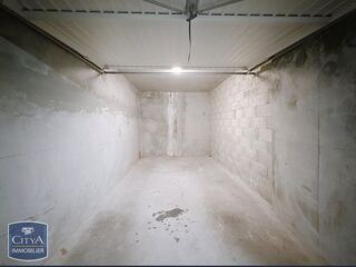  Parking / Garage à louer 
