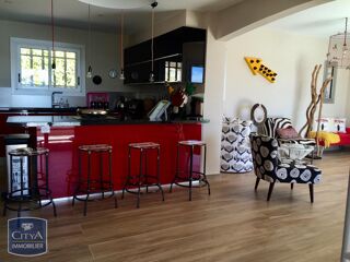  Villa à louer 6 pièces 135 m²