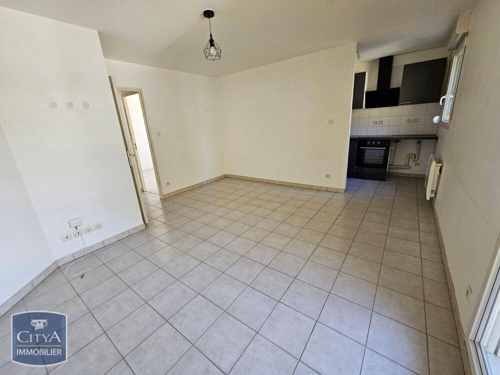 Situé au 1er étage d'un immeuble de 2 étages (sans ascen....
