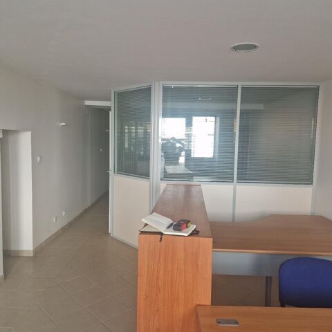 Local commercial &agrave; louer - Charnay-l&egrave;s-M&acirc;con - &Agrave; loue... 800 71850 Charnay les macon