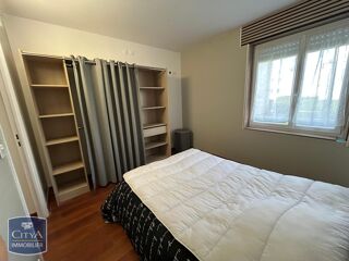  Appartement à louer 4 pièces 77 m²