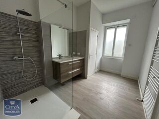  Appartement à louer 3 pièces 86 m²