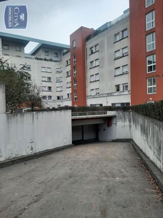  Parking / Garage à louer 