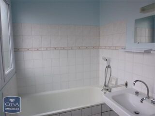  Appartement à louer 4 pièces 82 m²