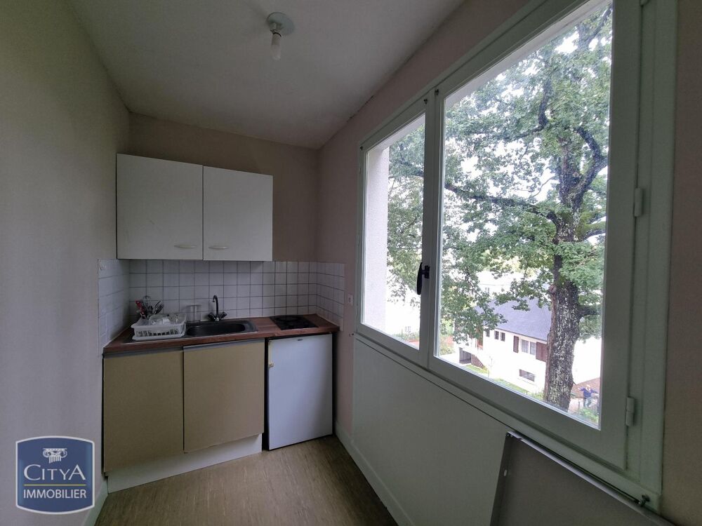À LOUER : Appartement T2 à Orléans, situé dans un quarti....