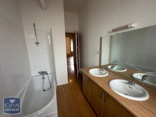  Appartement à louer 3 pièces 78 m²