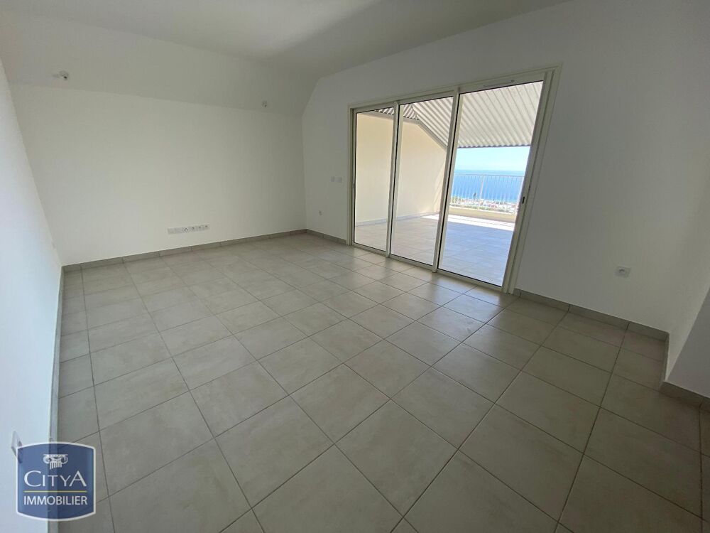 location Appartement - 3 pièce(s) - 96 m² Sainte-Clotilde (97490)