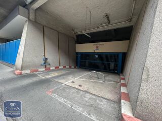  Parking / Garage à louer 10 m²