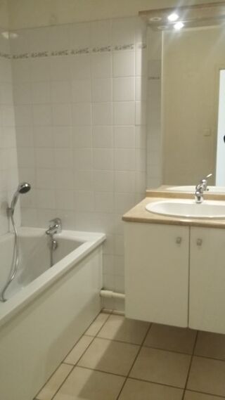  Appartement à louer 3 pièces 74 m²