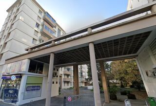  Parking / Garage � louer 