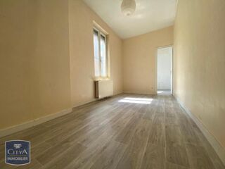  Appartement à louer 3 pièces 117 m²