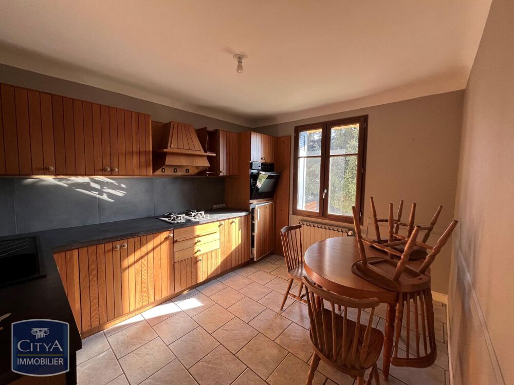 À LOUER : Maison T6 indépendante située à Saint Chamond,....