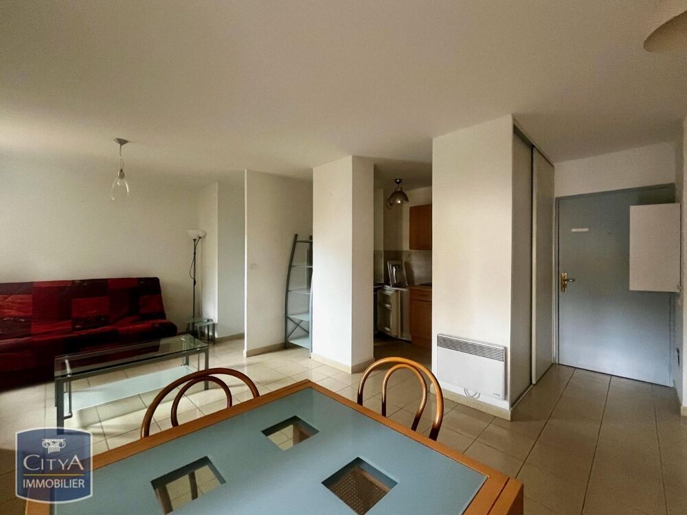 A LOUER - NIMES - STUDIO MEUBLE - PARKING EN SOUS SOL- T....