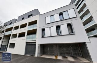  Parking / Garage à louer 